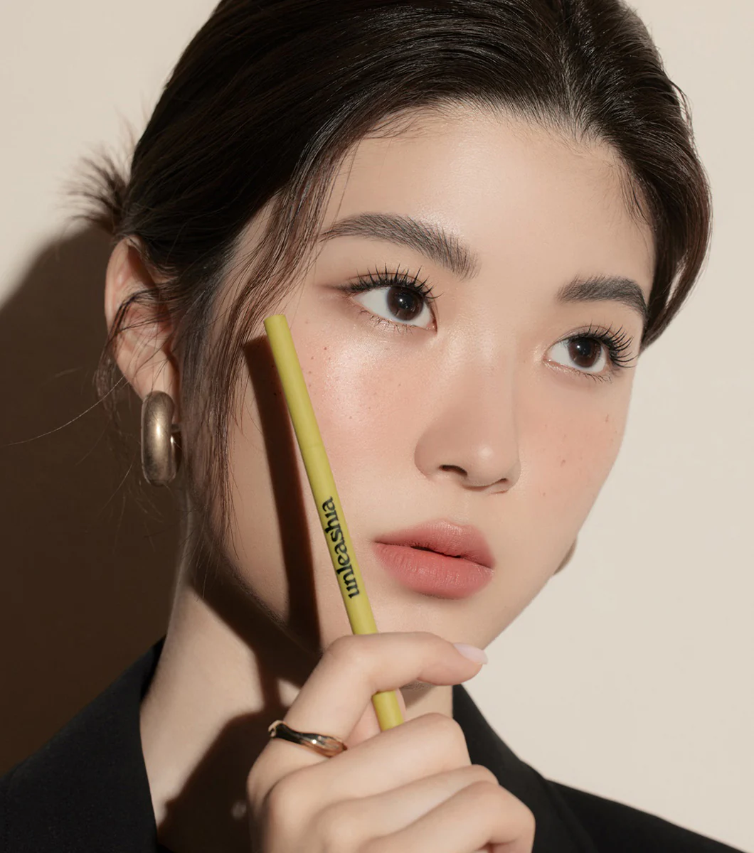 UNLEASHIA Shaper Defining Eyebrow Pencil 0,07g – Lápiz de Cejas Ultra Fino con Ácido Hialurónico - Image 4